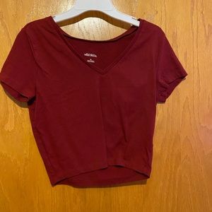 Maroon cropped short sleeve tee shirt